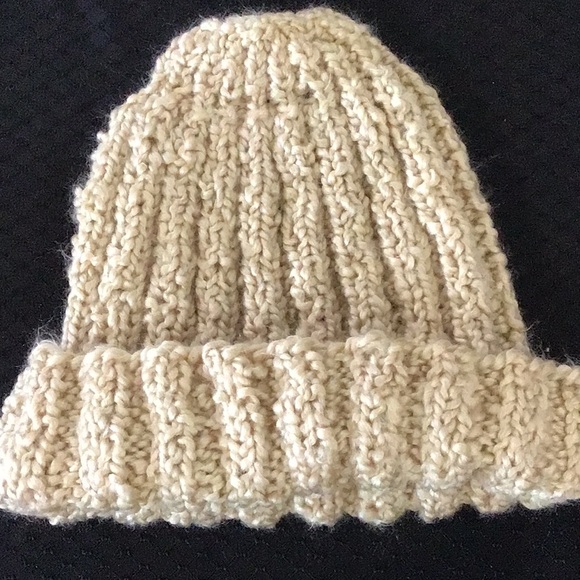 3 Hand made knit hats - Picture 4 of 4